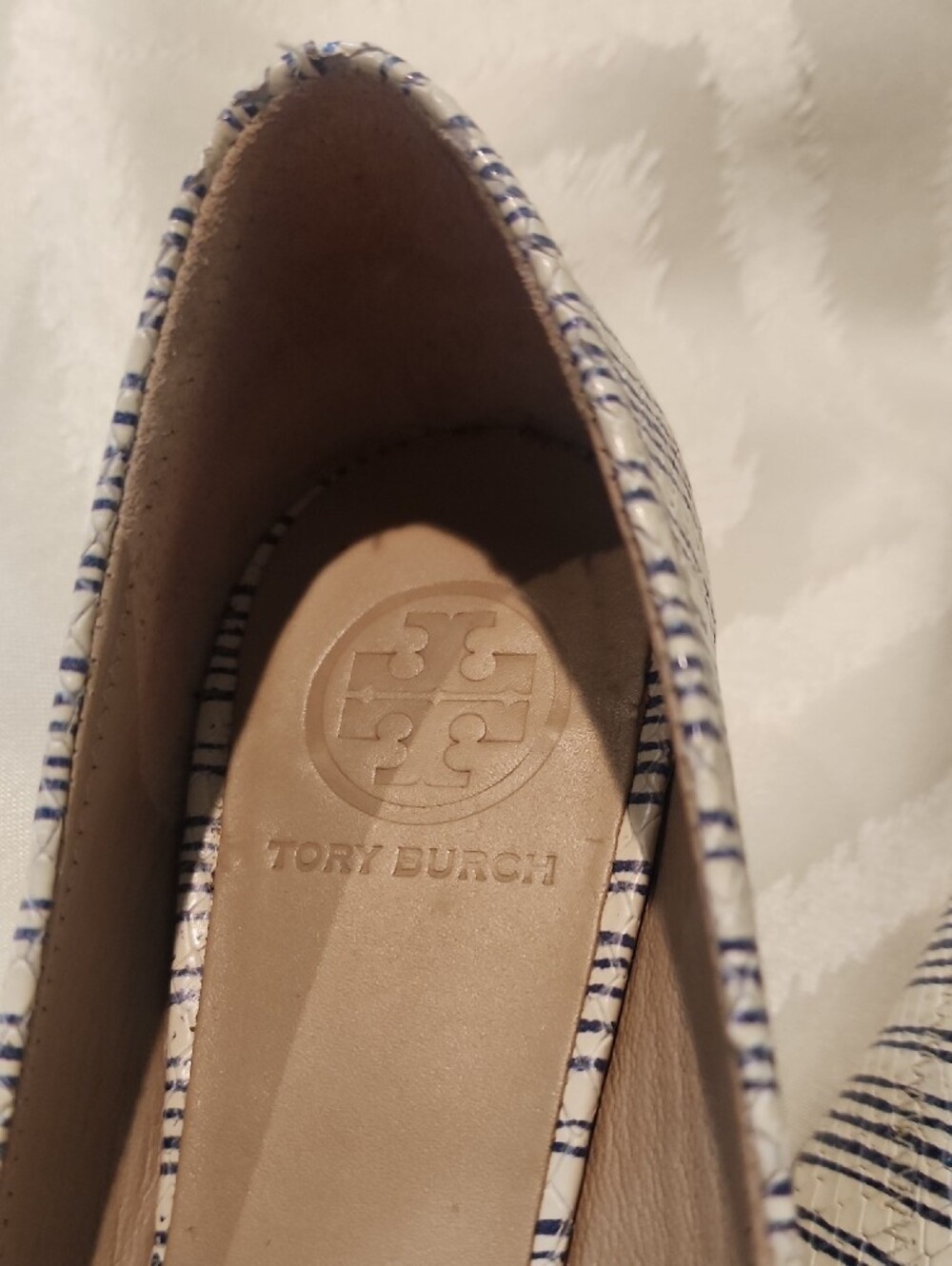 Tory Burch White and Navy Striped Reva Flats with Gold Logo - Picture 2 of 8